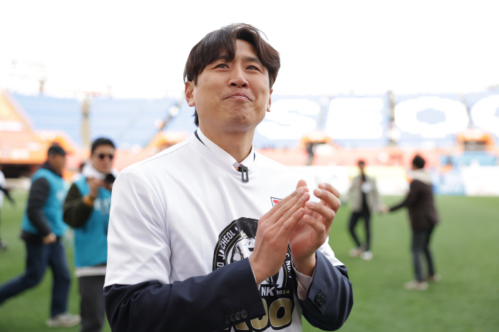 '은퇴' 구자철의 구자철다운 직언 "일본 축구 따라가지 못할 정도의 격차…축구계 리더가 변화 두려워하면 후배들 더 큰 고통 받는다"