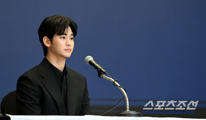 [포토] 기자회견 나선 김수현