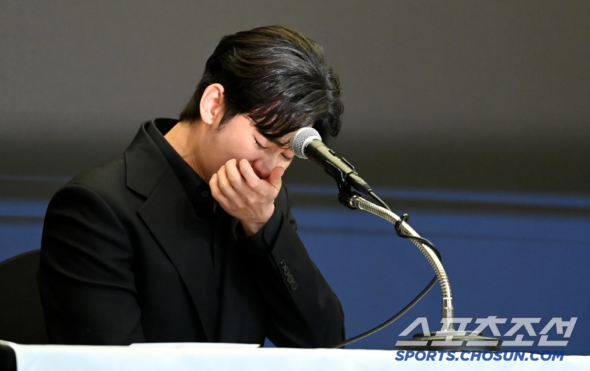 김수현 "故김새론과 미성년자 시절 교제하지 않아.. 음주사고 당시 다른 …