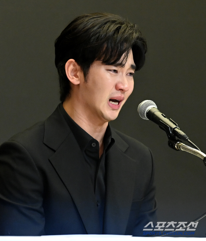 [SC현장] "꼭 증명하겠다"..김수현, 故김새론 유족에 반박할 증거, …