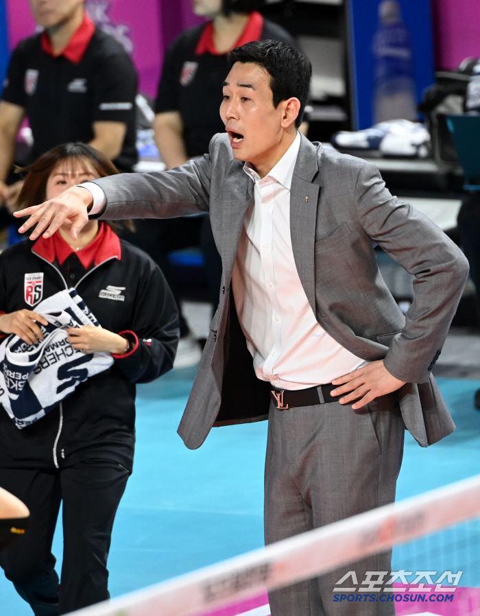 '라스트댄스' 첫 판부터 압도했다...김연경 16득점 흥국생명, 챔프 1…