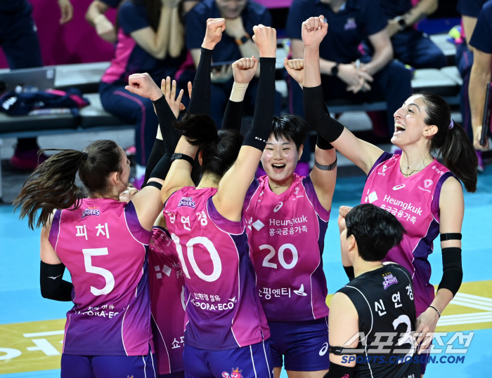 '라스트댄스' 첫 판부터 압도했다...김연경 16득점 흥국생명, 챔프 1…