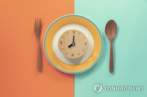 "주3일 간헐적 단식, 매일 적게 먹는 것보다 체중 감량 효과 커"