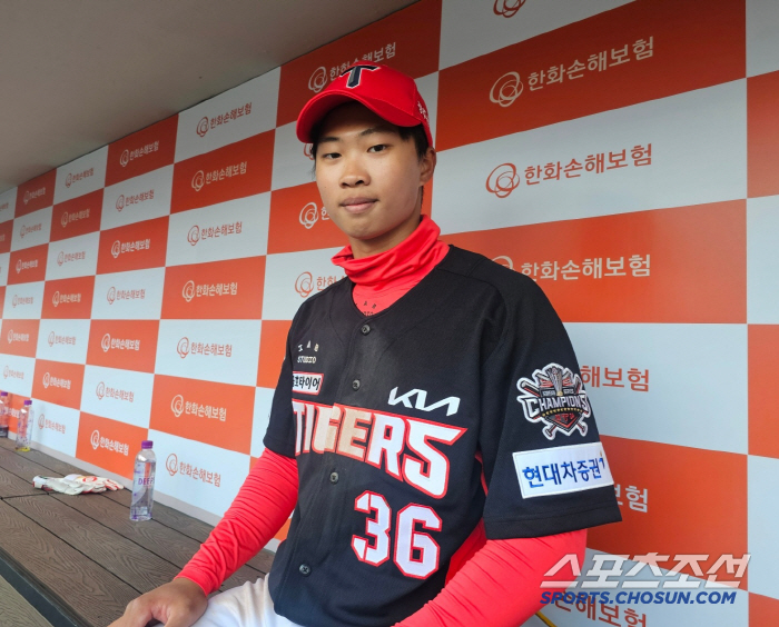 류현진 상대 데뷔 첫 안타에 도루까지…"야구장에서는 똑같은 프로", 신인…