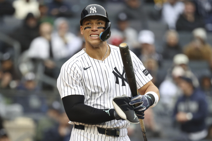 논란의 '어뢰 배트' 하퍼도 주문했다, MLB규정 위반 아니라니 확산 조짐...정작 저지는 그 배트 안쓴다
