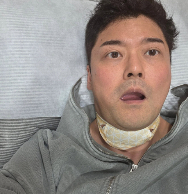 [SCin스타] "혼자니 서러워" 초췌 그 자체…전현무 후두염 근황에 팬…