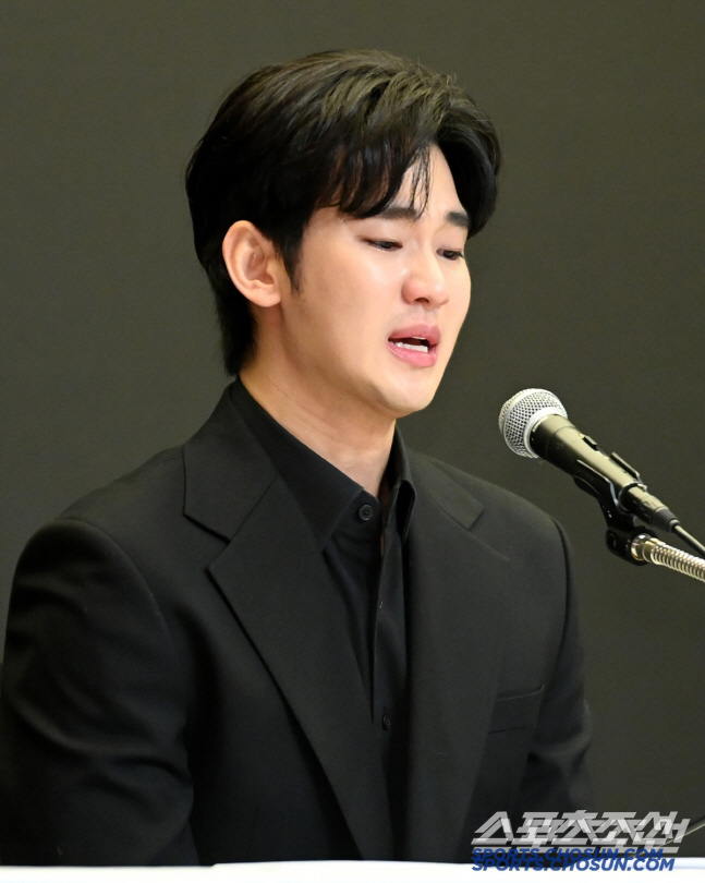 김수현, 1800억 위약금 물어낼까..디즈니+ 본사 "넉오프 공개 예정 없어"[SC이슈]
