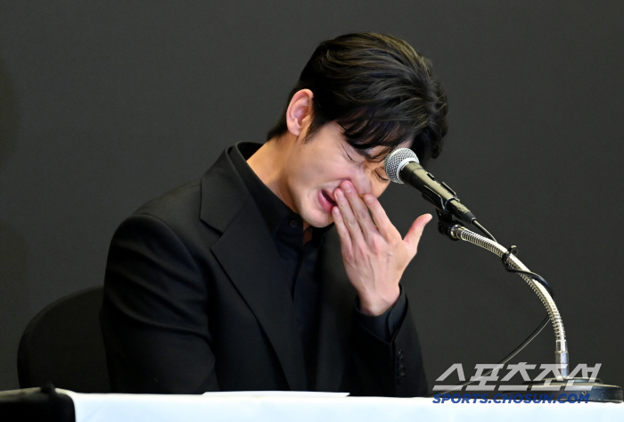 [SC초점] "증거는 전부 조작·가짜"..김수현vs故김새론 유족, 120…