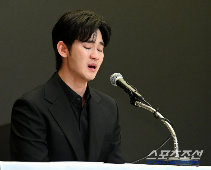 [SC초점] "증거는 전부 조작·가짜"..김수현vs故김새론 유족, 120…