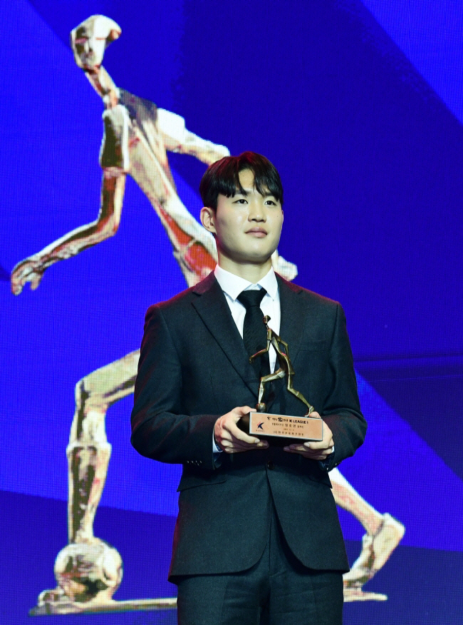 '이정효 제자' 韓 국대, 이적 잘못했을까...외면과 성장통사이 '1군 …