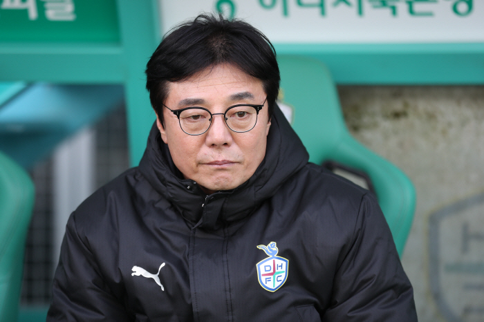 [현장인터뷰]황선홍 감독, 주민규 선발 제외 이유는 "흐름과 골감각 살려줘야" 배려, 김판곤 감독 "분위기 바꾼다" 배수진
