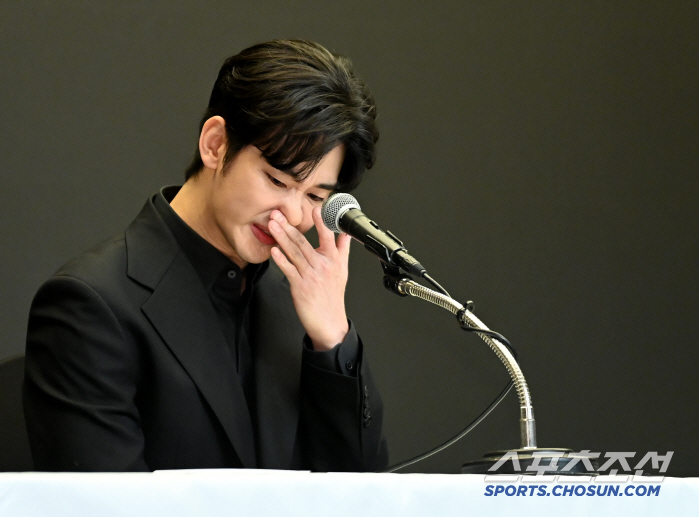 김수현, 눈물 호소에도 광고계 손절..글로벌 뷰티브랜드 "법적 조치"