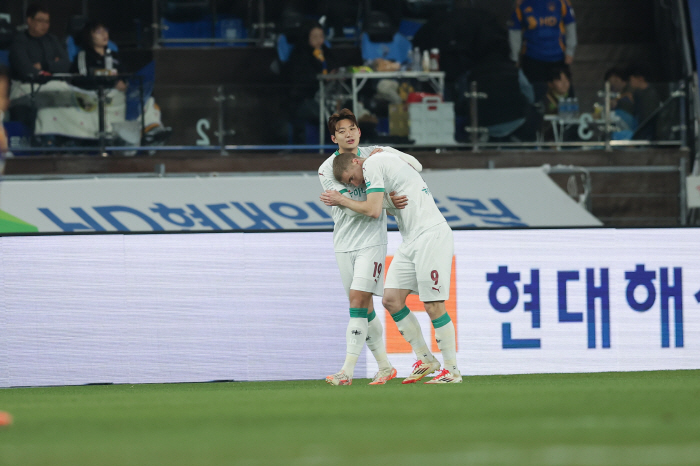 [현장인터뷰]"이쯤돼야 킬러" '친정' 울산에 비수 꽂은 주민규 "처음 …