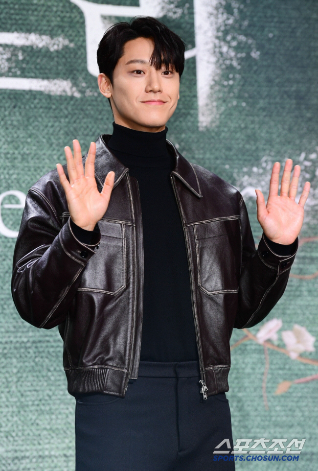 [단독] '5월 전역' 이도현 복귀작 '홍자매 신작' 논의중..은혜 갚는…