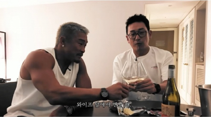 ‘순정 파이터’ 추성훈 “와이프 앞에선 무릎 자동으로 꿇어…룸서비스 전화…