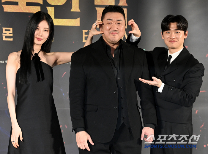 [포토] 서현-이다윗, 마동석과 깜찍 볼하트