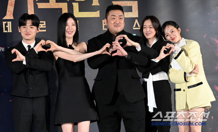 [포토] 이다윗 서현 마동석 경수진 정지소, 다함께 하트 만들어요