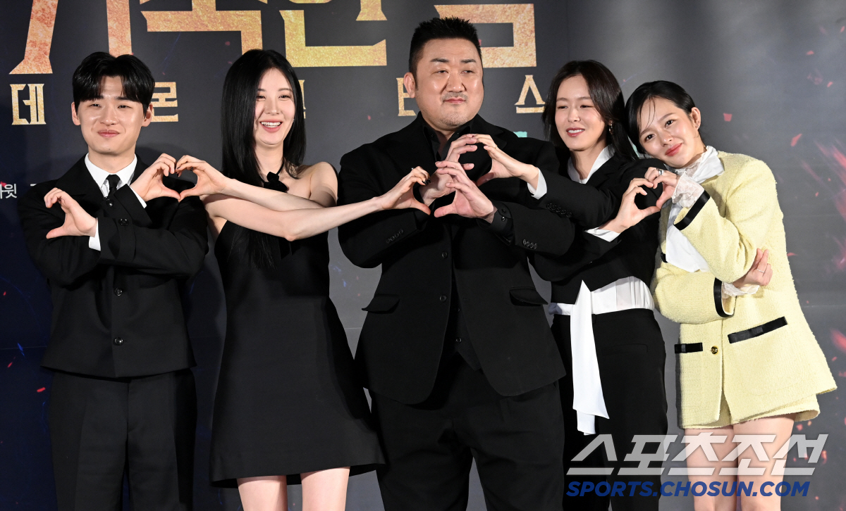 [포토] 이다윗 서현 마동석 경수진 정지소, 다함께 하트 만들어요