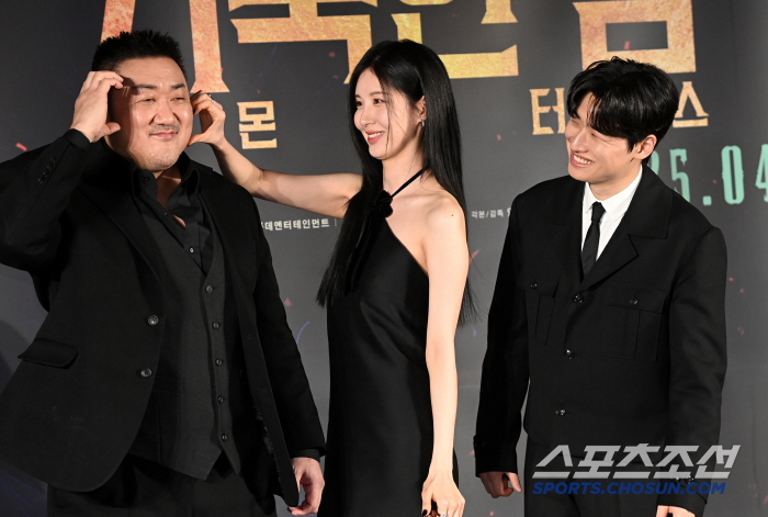 [포토] 서현, 마동석 얼굴에 하트