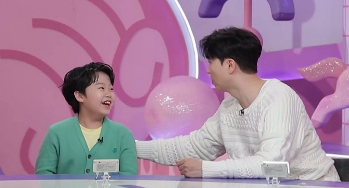 박수홍, 본인 처지 떠올랐나..황민호 "비밀번호는 가족에게도 비밀" 발언에 "정말 잘하고 있다"(슈돌)