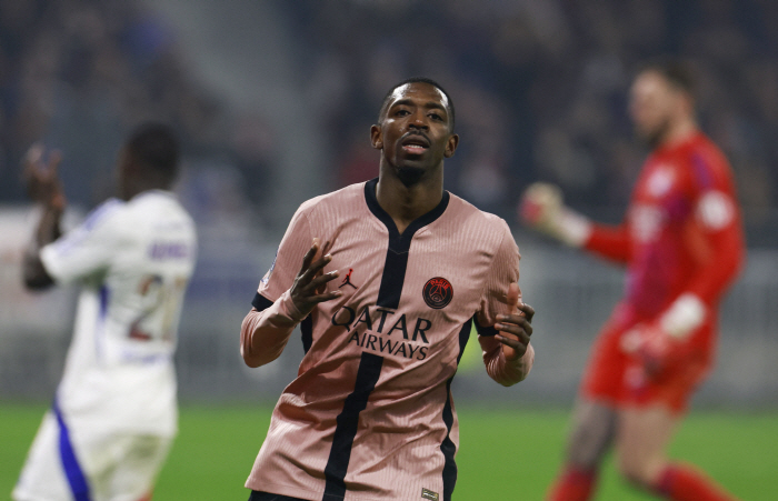 "메시 따라하면 망한다"...'올 시즌 32골 7도움 폭격' PSG 에이…