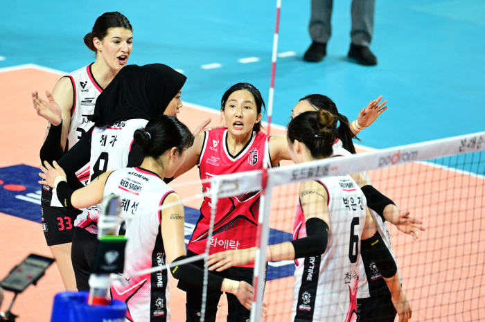 김연경 멋있다.. 라스트댄스, 라스트 한 판! 흥국생명, 정관장에 패패승…