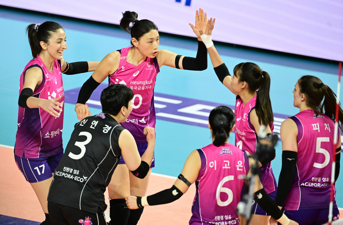 김연경 멋있다.. 라스트댄스, 라스트 한 판! 흥국생명, 정관장에 패패승…