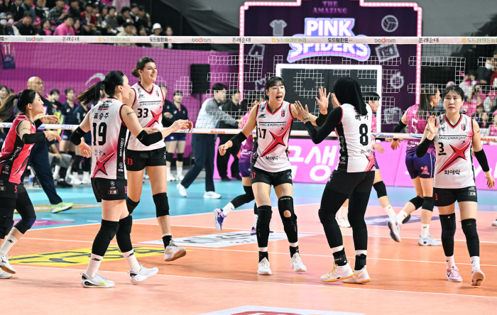 김연경 멋있다.. 라스트댄스, 라스트 한 판! 흥국생명, 정관장에 패패승…
