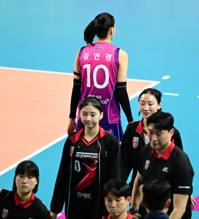 김연경 멋있다.. 라스트댄스, 라스트 한 판! 흥국생명, 정관장에 패패승…