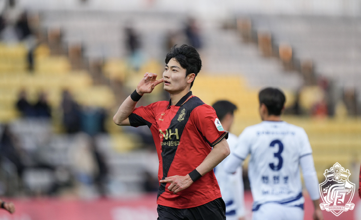 "다크호스 3-0 제압" '무패행진' 이을용 경남FC 감독 "4월 중요……