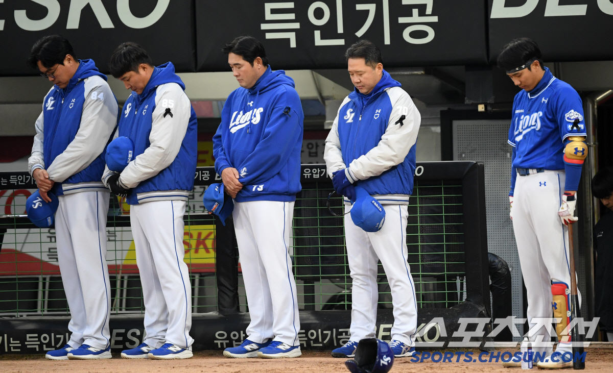 '모두가 한마음으로 희생자 추모' 응원 없이 근조리본 달고 뛴 KIA-삼…