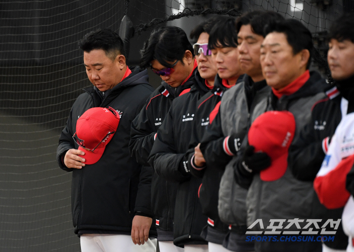 '모두가 한마음으로 희생자 추모' 응원 없이 근조리본 달고 뛴 KIA-삼…