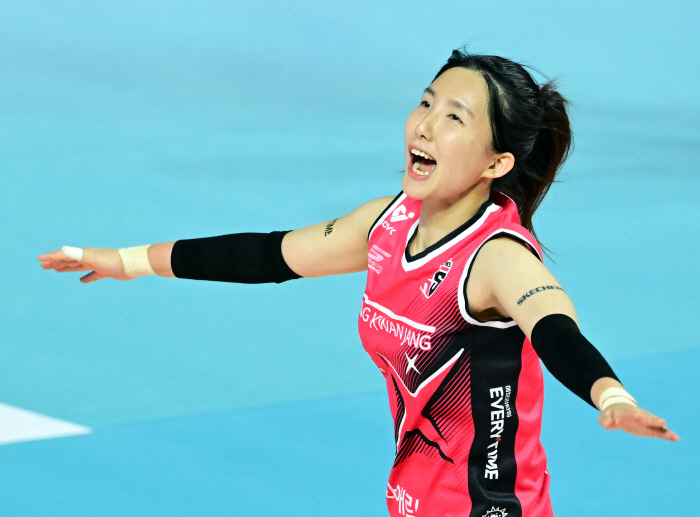 31세 베테랑의 '진통제 투혼', 김연경의 '압도적 강함' 앞에서 무너지…