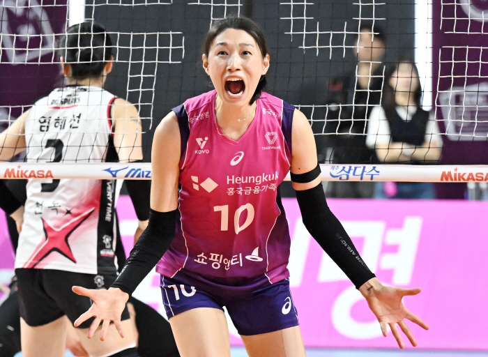 31세 베테랑의 '진통제 투혼', 김연경의 '압도적 강함' 앞에서 무너지…