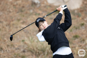 혼자 딴 코스에서 쳤나…KLPGA 추천 선수 김민솔, 첫날 버디 9개