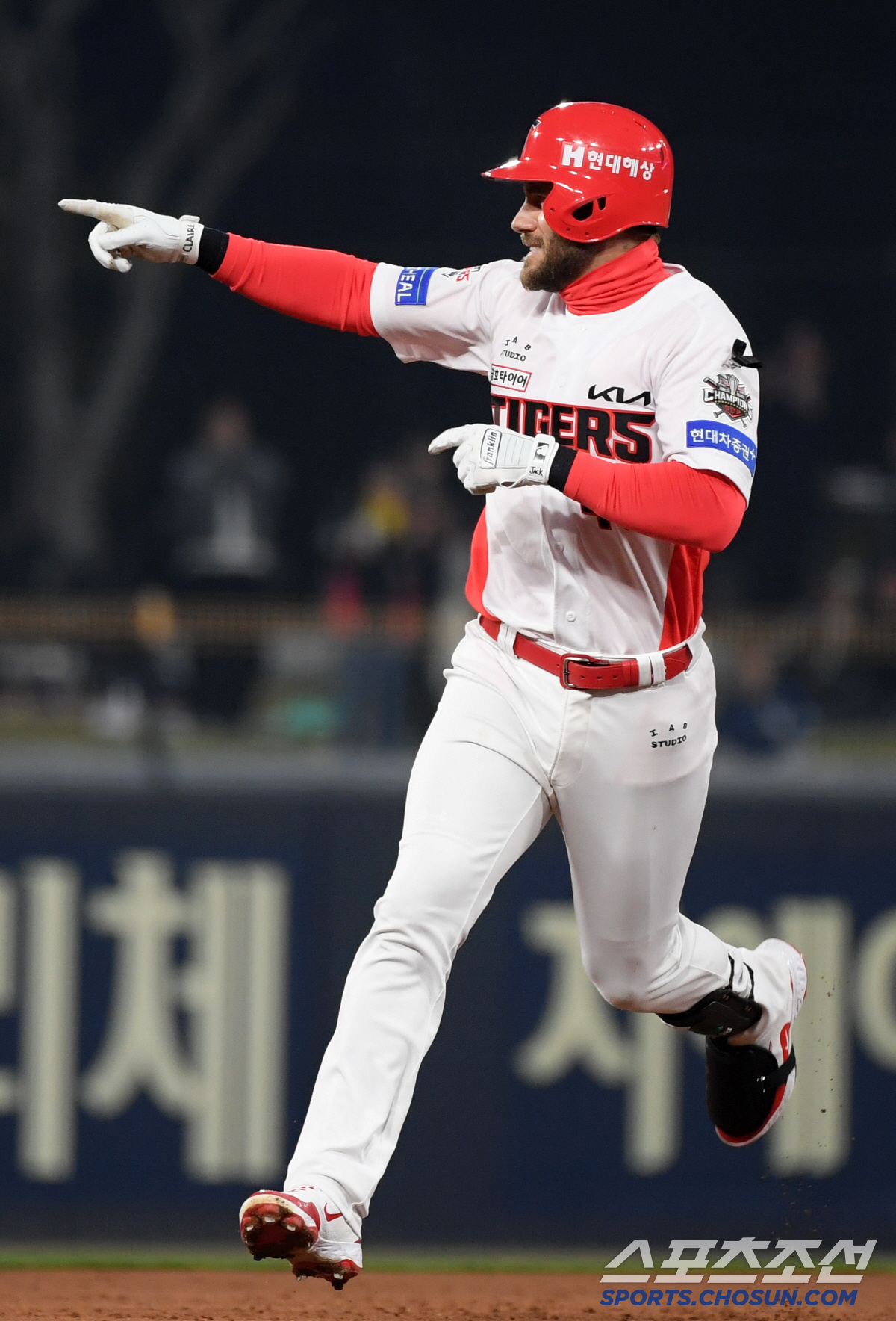 '테스형은 잊어줘' 4경기 연속 화끈한 홈런포 위즈덤...'걸리면 넘어가…