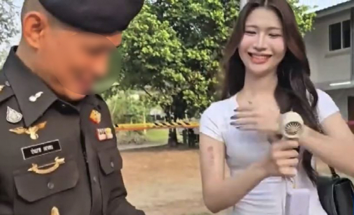 태국군 징병 검사장에 나타난 미인의 정체에 '깜짝'