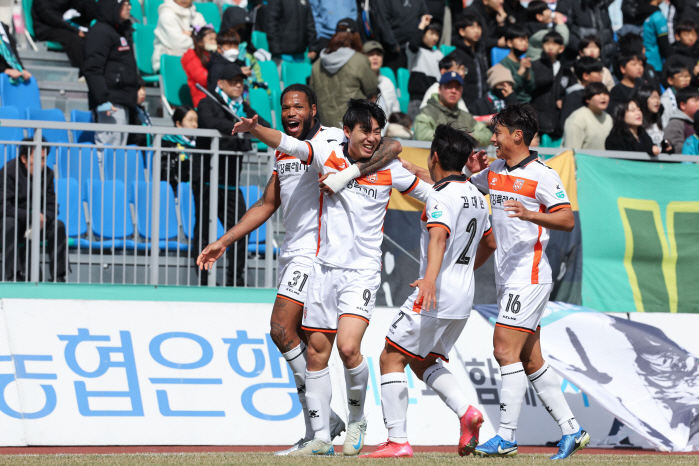 [K리그2 프리뷰]무패 화성과 두리볼, 진짜 시험대 오른다…'승격 1순위' 인천 상대 해법은