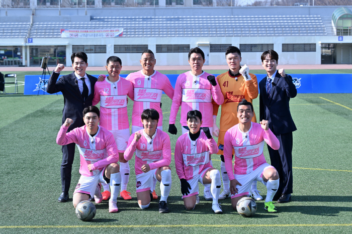 [SC현장] "축구하고 기부도 하고"…해설 이찬원→감독 이영표, '뽈룬티…