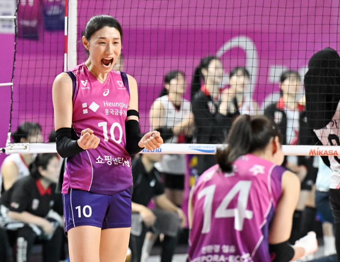 '발끈' 김연경 강력 항의! 명백하게 넘었는데.. → 왜 김연경·아본단자…