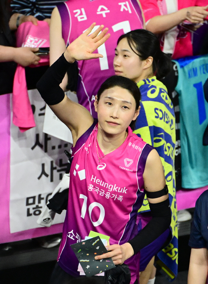 '발끈' 김연경 강력 항의! 명백하게 넘었는데.. → 왜 김연경·아본단자…