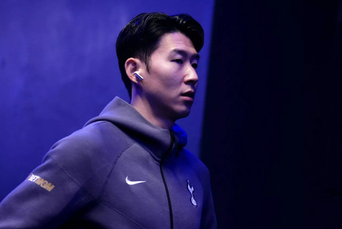 "손흥민, 너밖에 없어" '꿀맛 휴가 끝' 벼랑 끝 토트넘, EPL 반전 사활…첼시전 마지막 '베스트 11' 공개