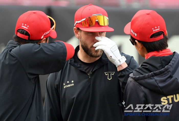 '거포 본능을 깨워라' 홈런 일타강사 위즈덤...하나라도 더 배우려는 변…
