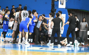 [공식발표]KBL, DB-삼성 '무더기 테크니컬→U-파울' 연관 선수들에 제재금 징계
