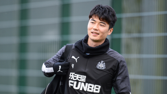[속보] 초대박! '기성용 친정' EPL 명가 뉴캐슬, 한국 온다...구단 최초 방한 '프리시즌 투어 일환'