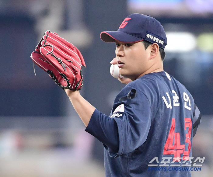포크볼 마술사의 부활? 346일만의 쾌투→'눈도장' 제대로 찍었다!…마지막 고비에 '덜컥' [대전리포트]