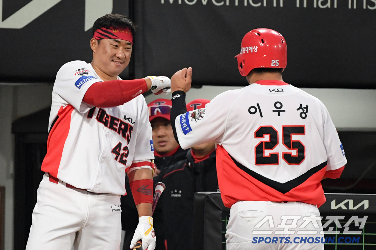 '34이닝 연속 무실점' 네일, 이것이 에이스다...후라도 꺾고 첫승..…