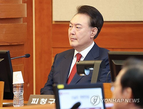 (서울=연합뉴스) 윤석열 대통령이 13일 서울 종로구 헌법재판소 대심판정에서 열린 윤석열 대통령 탄핵심판 8차 변론기일에 출석해 있다. 2025.2.13 [사진공동취재단] photo@yna.co.kr