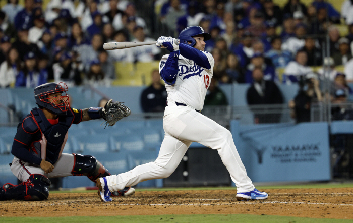 '어뢰 배트' 열풍? 본인 배트로 한 방에 잠재운 오타니, "NL MVP…