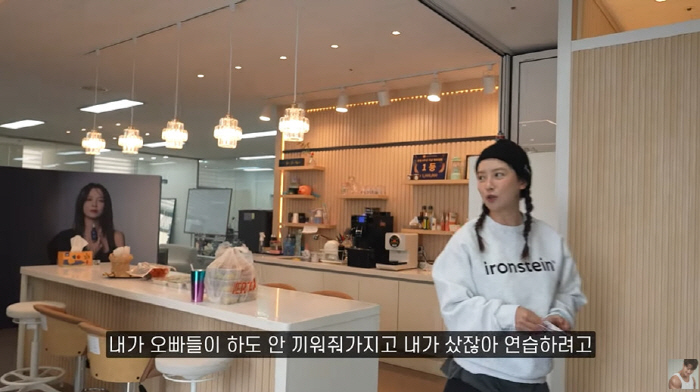 '속옷 CEO' 송지효, '탁구대→카페' 으리으리 회사 자랑...김종국 …